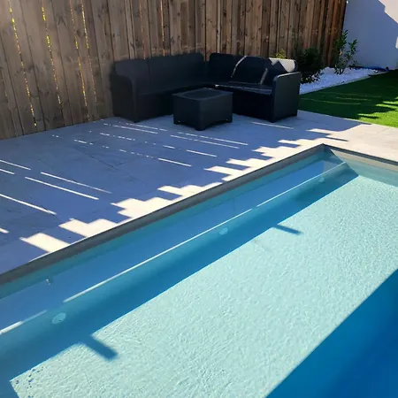 Privé Dans Avec Piscine Dalhunden