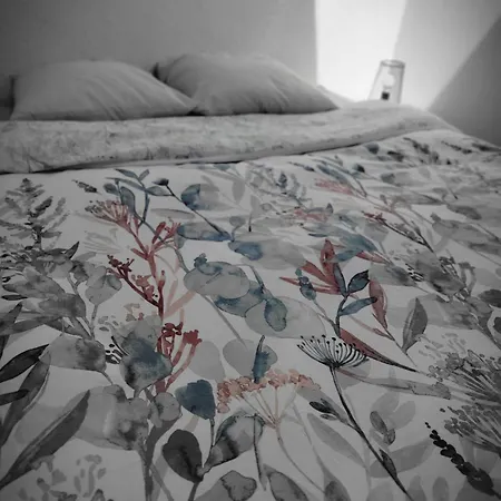 Prive Dans Avec Piscine 度假居 *