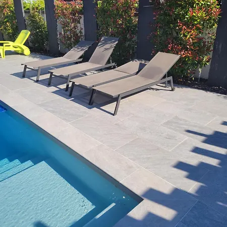 Hébergement de vacances Privé Dans Avec Piscine *