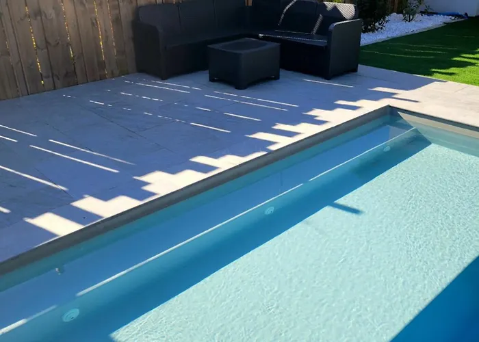 Privé Dans Avec Piscine Dalhunden